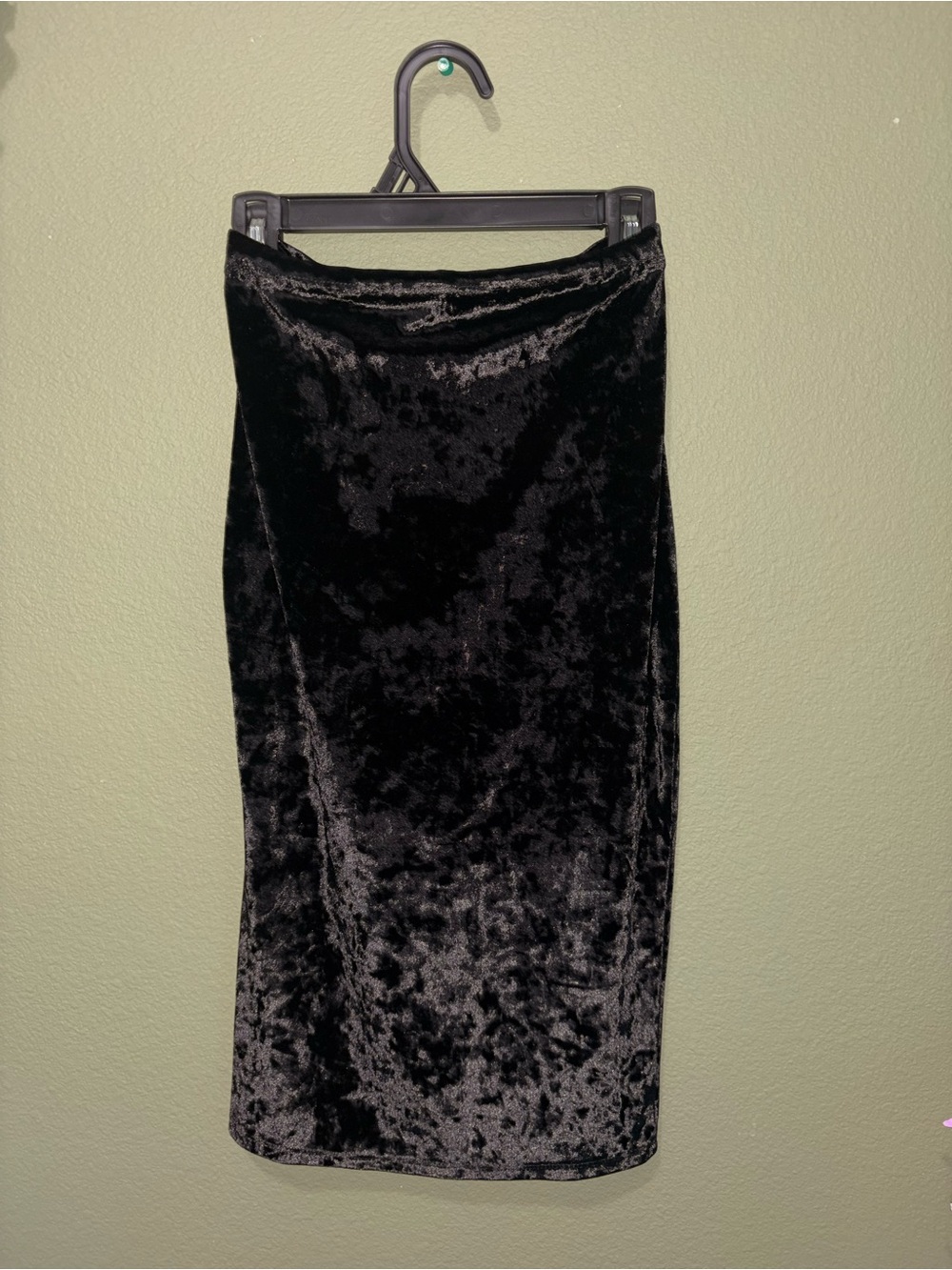 Bozzolo Black Crushed Velvet Pencil Skirt